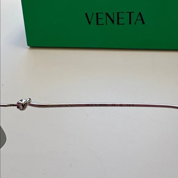 New Bottega Veneta sunglasses - Picture 3 of 6